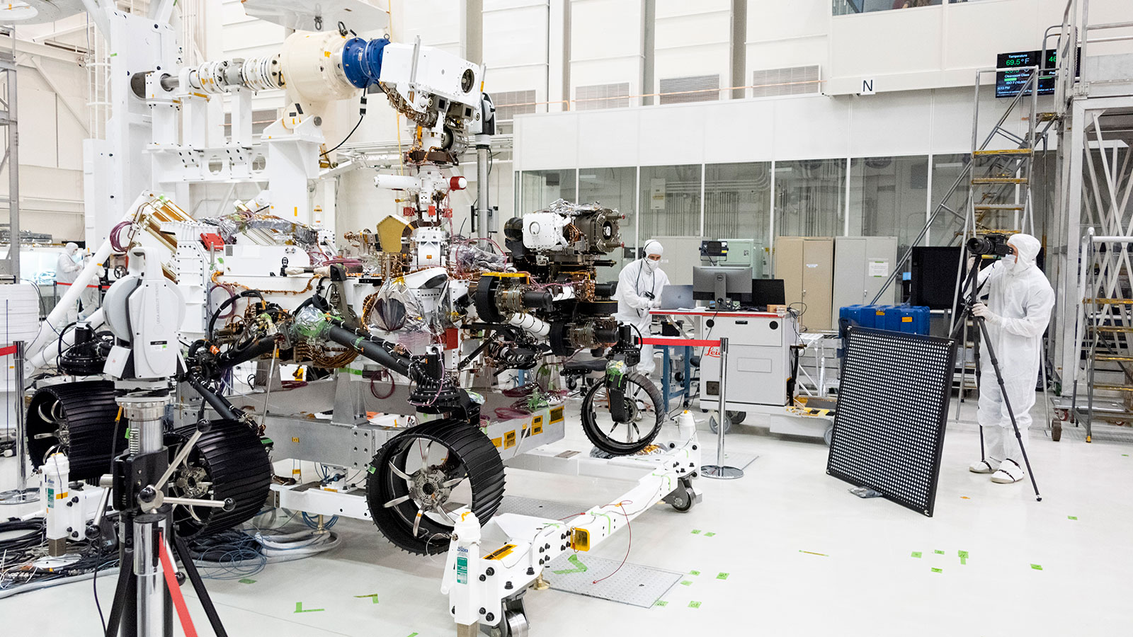 El rover Mars 2020 se sometió a un examen de la vista después de que se instalaran varias cámaras en el rover. / Créditos: NASA